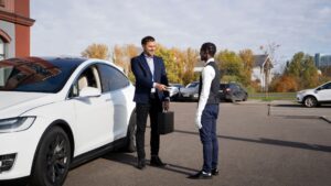 Advantages of Hiring a Limousine For Business Class Travel
