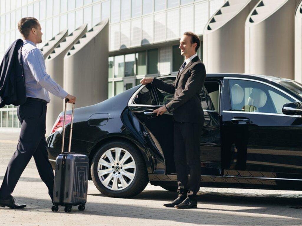 How to Choose the Right Chauffeur Service for Hotel Transfers